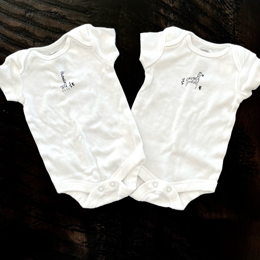 New, Never Worn! NB Onesies - Picture 5 of 6